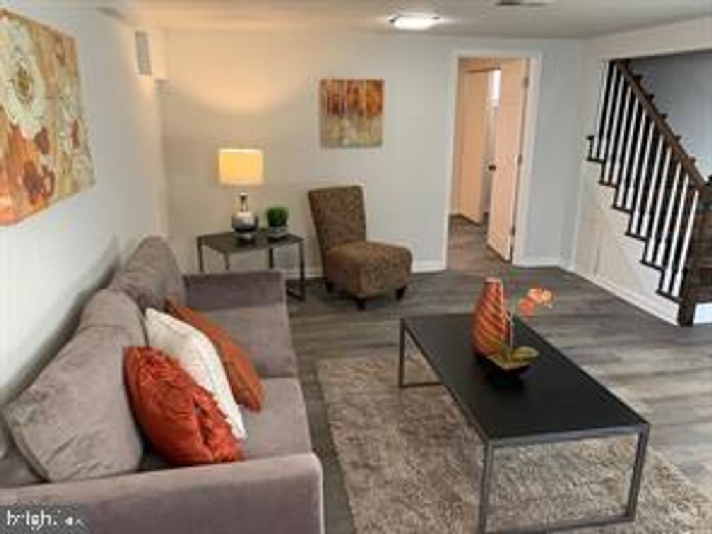 Image 2 of property listing at 9407 COLESVILLE RD, Silver Spring, MD 20901