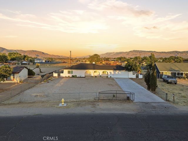 13229 Algonquin Road, Apple Valley, CA 92308