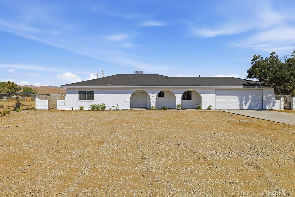 13229 Algonquin Road, Apple Valley, CA 92308