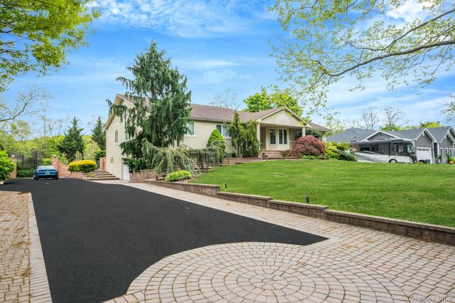 14 Penn Drive, Dix Hills, NY 11746