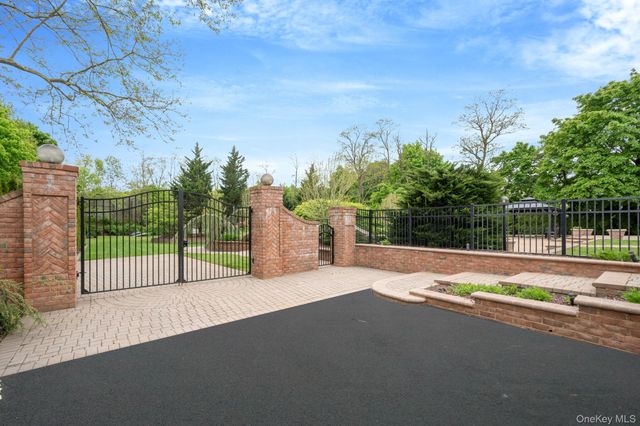 14 Penn Drive, Dix Hills, NY 11746