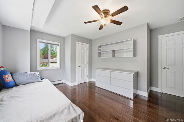 14 Penn Drive, Dix Hills, NY 11746