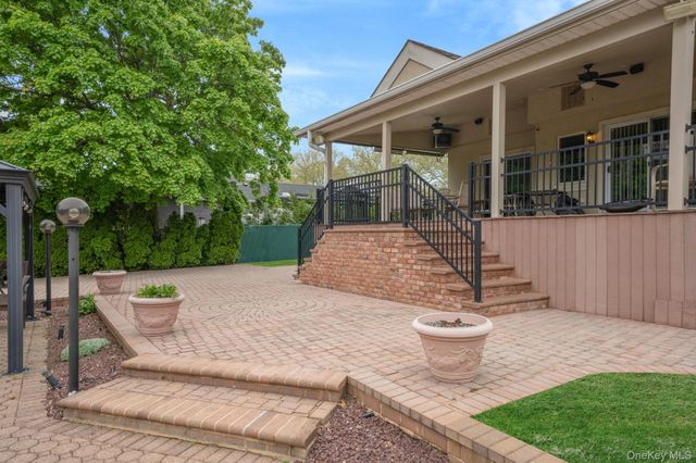 14 Penn Drive, Dix Hills, NY 11746