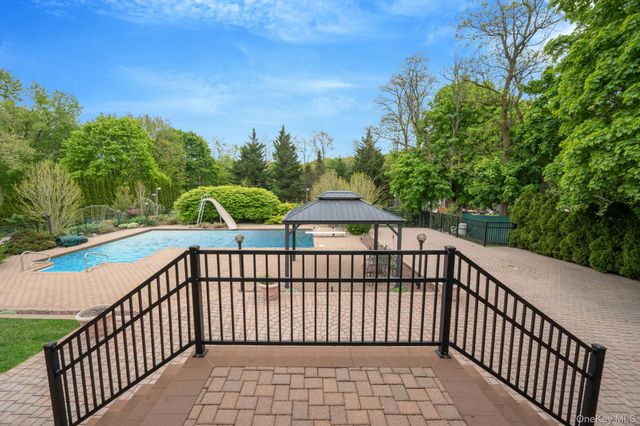 14 Penn Drive, Dix Hills, NY 11746
