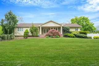 14 Penn Drive, Dix Hills, NY 11746