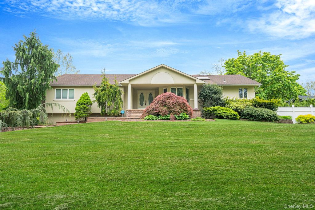 14 Penn Drive, Dix Hills, NY 11746