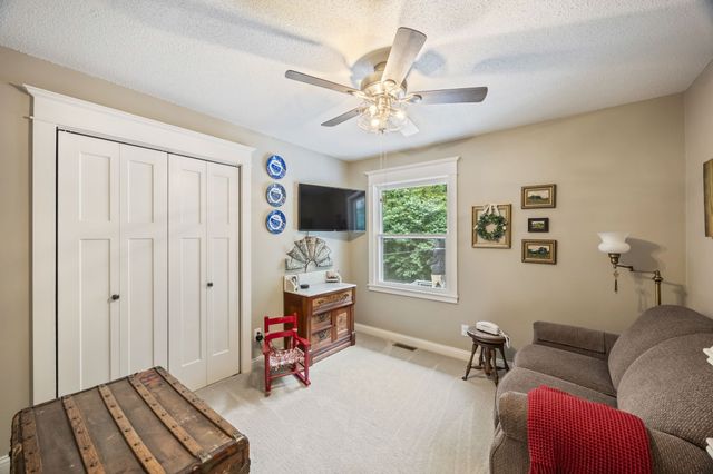 4060 NW 46th Place, Des Moines, IA 50310