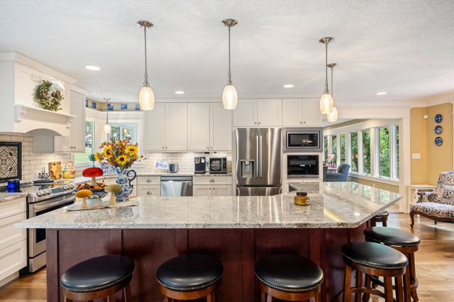 4060 NW 46th Place, Des Moines, IA 50310
