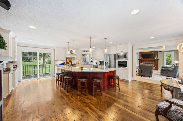 4060 NW 46th Place, Des Moines, IA 50310
