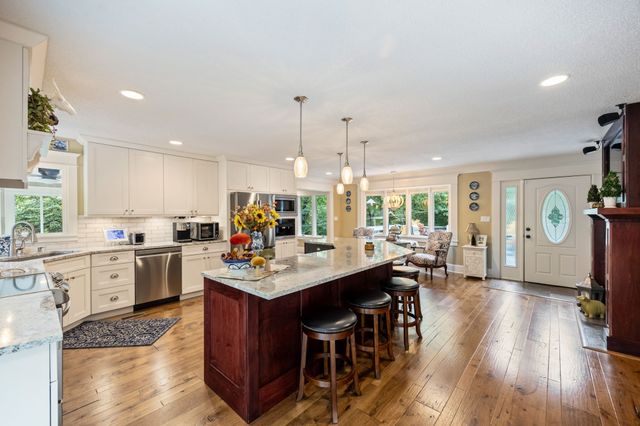 4060 NW 46th Place, Des Moines, IA 50310