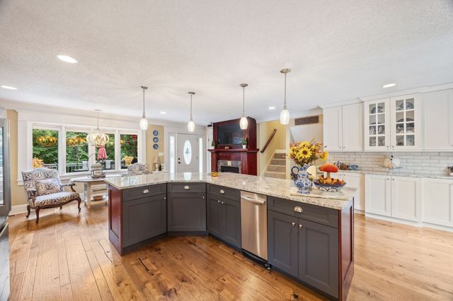4060 NW 46th Place, Des Moines, IA 50310