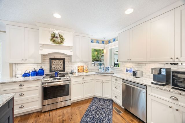 4060 NW 46th Place, Des Moines, IA 50310