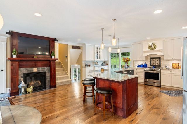 4060 NW 46th Place, Des Moines, IA 50310