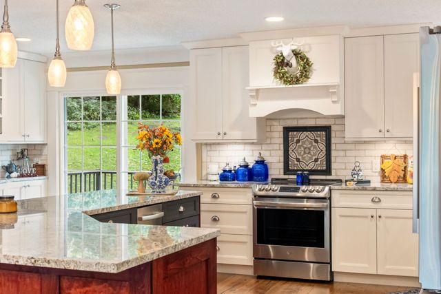 4060 NW 46th Place, Des Moines, IA 50310