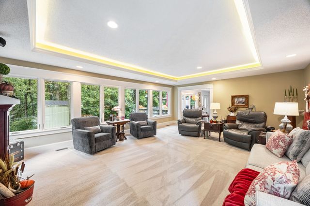 4060 NW 46th Place, Des Moines, IA 50310