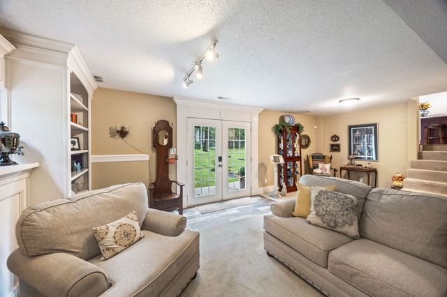 4060 NW 46th Place, Des Moines, IA 50310