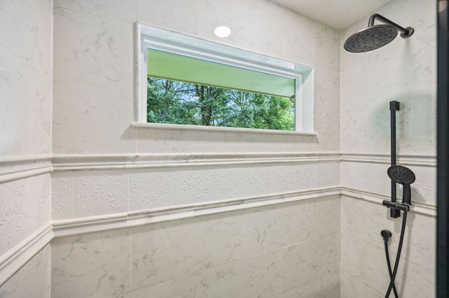 4060 NW 46th Place, Des Moines, IA 50310