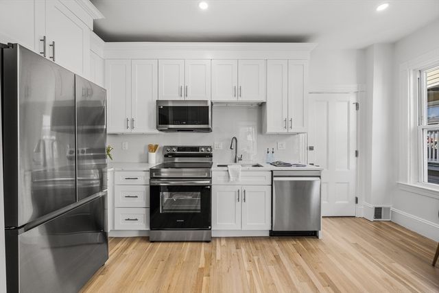 66 Sixth St 3, Cambridge, MA 02141