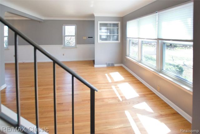 2604 Rochester Road, Royal Oak, MI 48073