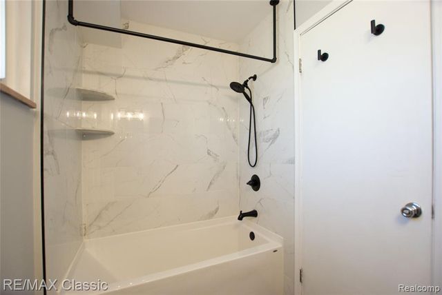 2604 Rochester Road, Royal Oak, MI 48073