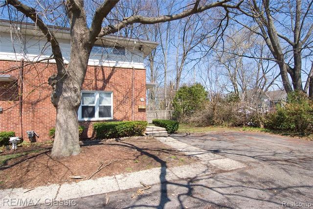 2604 Rochester Road, Royal Oak, MI 48073