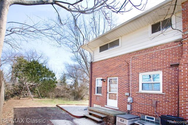 2604 Rochester Road, Royal Oak, MI 48073