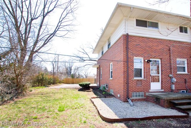 2604 Rochester Road, Royal Oak, MI 48073