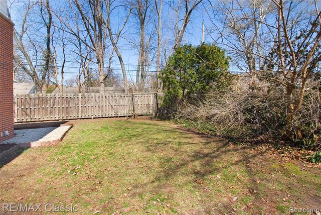 2604 Rochester Road, Royal Oak, MI 48073