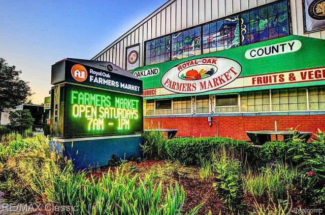 2604 Rochester Road, Royal Oak, MI 48073