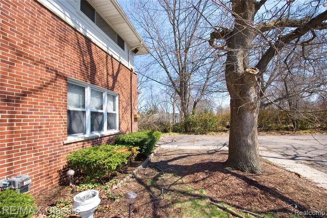 2604 Rochester Road, Royal Oak, MI 48073