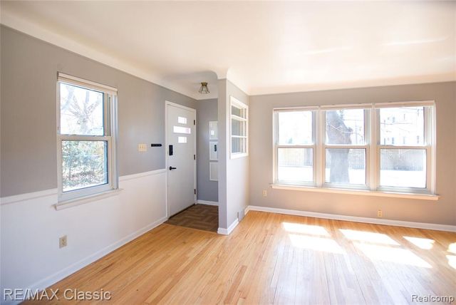 2604 Rochester Road, Royal Oak, MI 48073