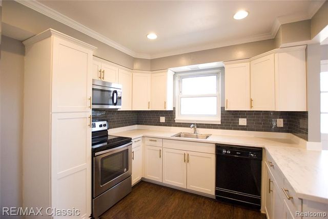 2604 Rochester Road, Royal Oak, MI 48073