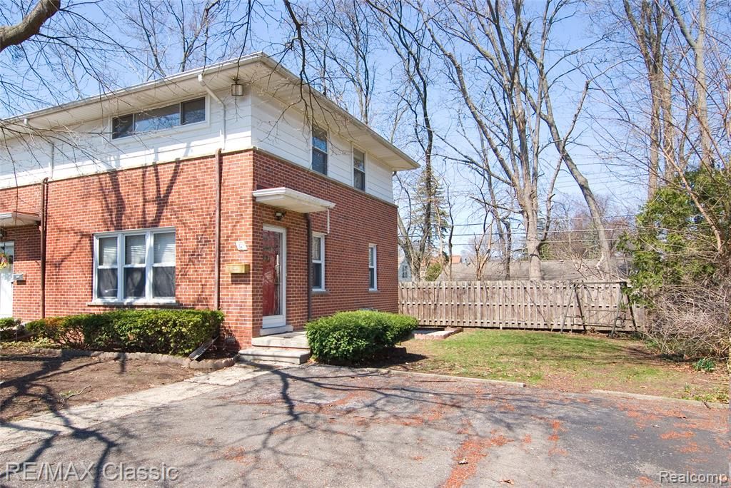 2604 Rochester Road, Royal Oak, MI 48073