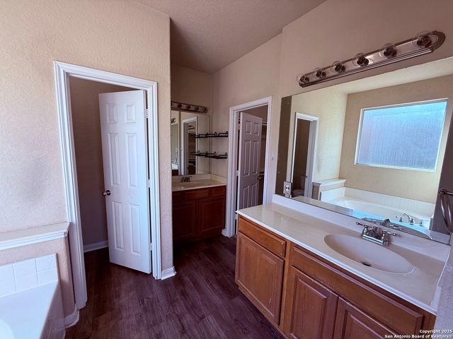 6081 COVERS CV, Schertz, TX 78108