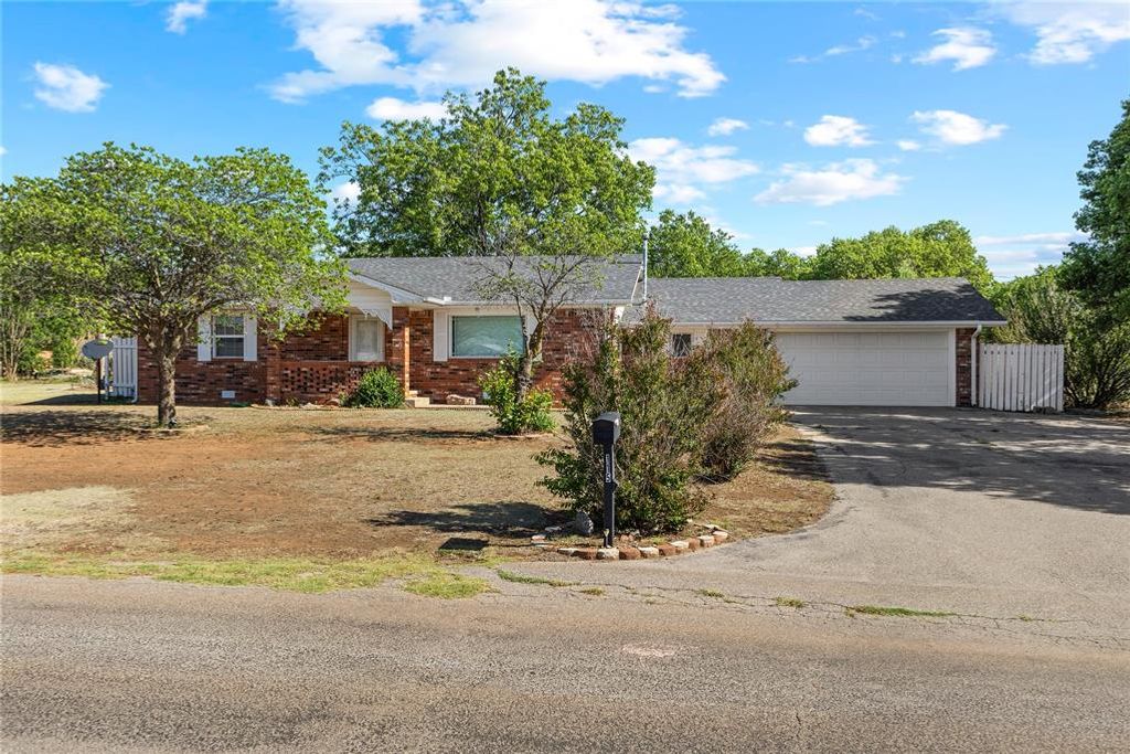 Image 1 of property listing at 115 E 10th Street, Custer City, OK 73639