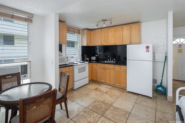 240 Liliuokalani Avenue 402, Honolulu, HI 96815