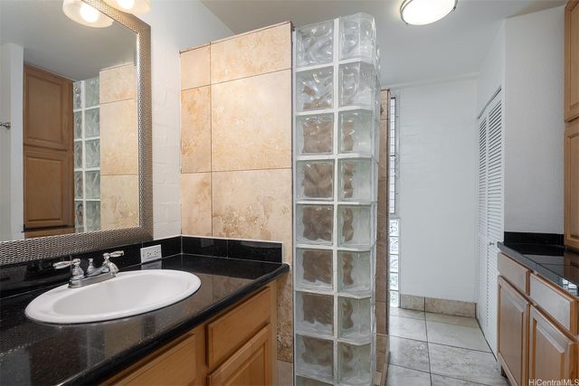 240 Liliuokalani Avenue 402, Honolulu, HI 96815