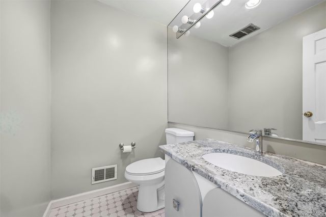 8 Pine Drive, Great Neck, NY 11021