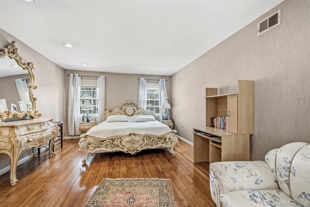 8 Pine Drive, Great Neck, NY 11021