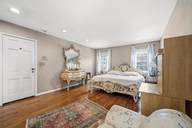 8 Pine Drive, Great Neck, NY 11021