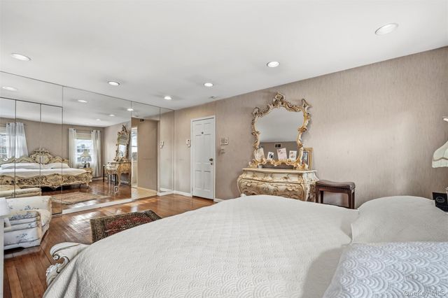 8 Pine Drive, Great Neck, NY 11021