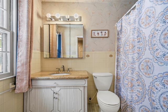 8 Pine Drive, Great Neck, NY 11021