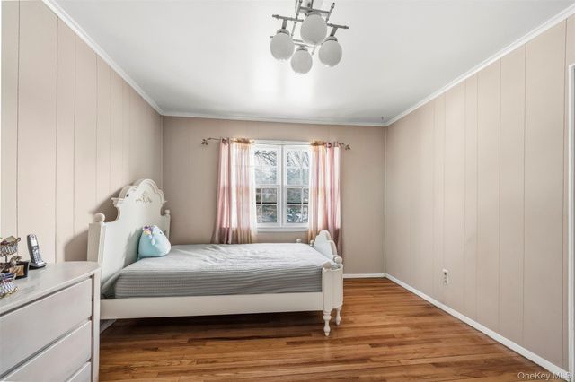 8 Pine Drive, Great Neck, NY 11021