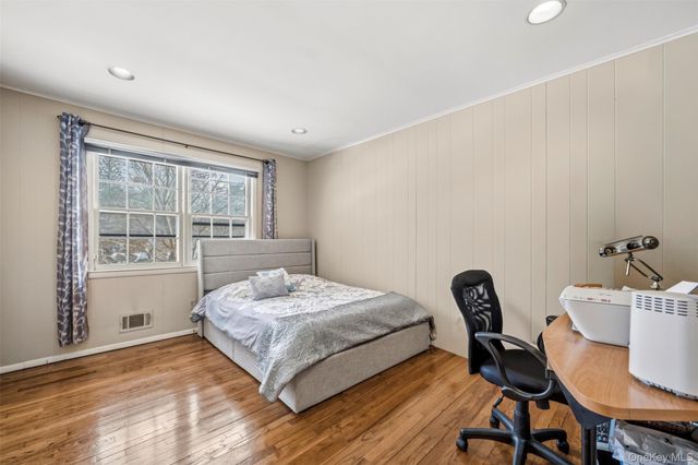 8 Pine Drive, Great Neck, NY 11021