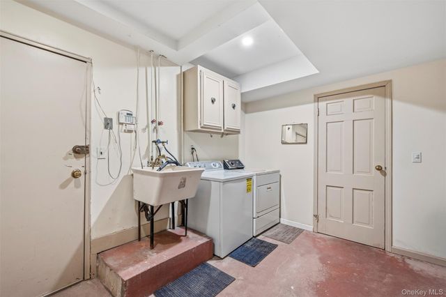 8 Pine Drive, Great Neck, NY 11021