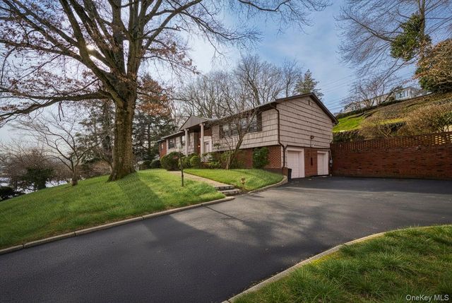 8 Pine Drive, Great Neck, NY 11021