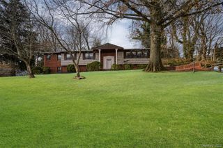 8 Pine Drive, Great Neck, NY 11021