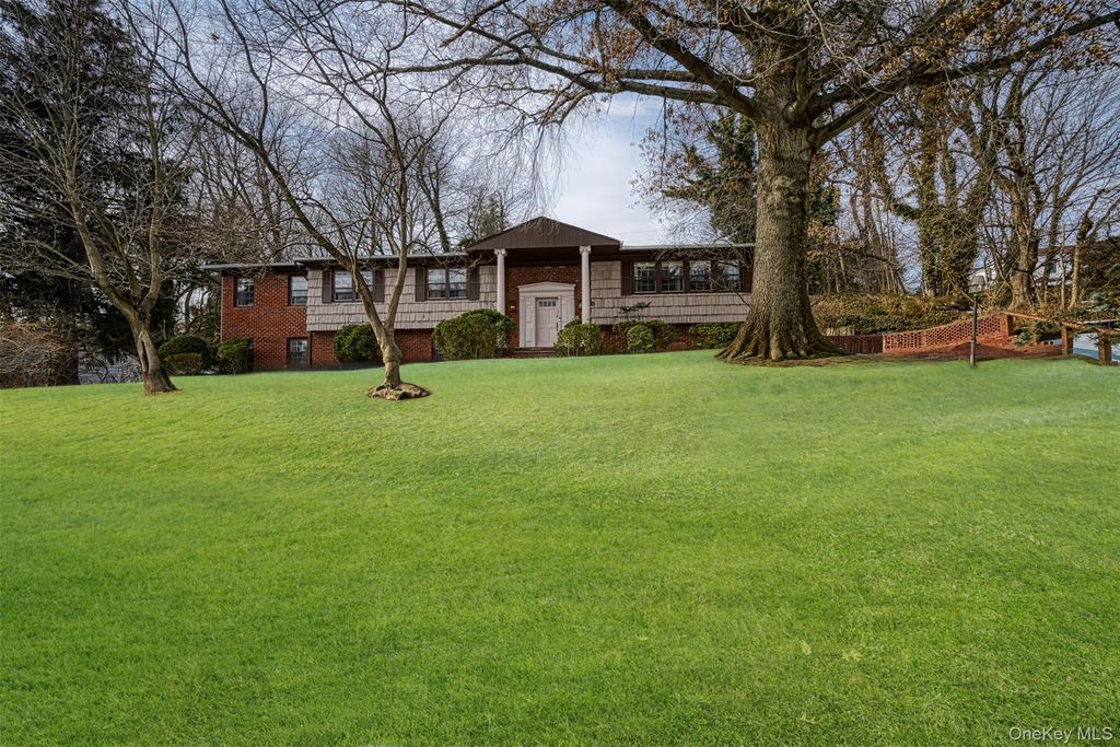 8 Pine Drive, Great Neck, NY 11021