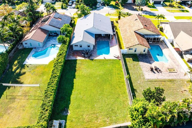 7483 Silver Woods Court, Boca Raton, FL 33433