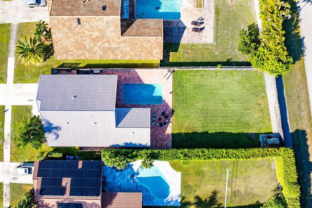 7483 Silver Woods Court, Boca Raton, FL 33433